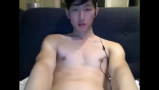 Korean Muscle Stud Flexes Huge Dick in Wild 42-Minute Ride – XXXGayTape