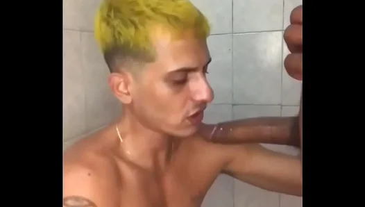 Thick Interracial Heat: Built stud shows off massive cock grind – GayPornXXX 18+
