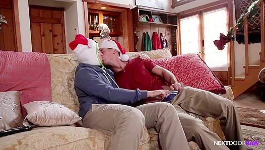 Ryan Pitt Nate Stone Share Steamy Holiday Ass Play – NaughtyXmas 18+