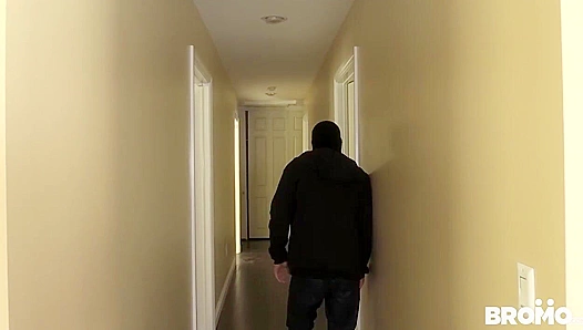 Brad Powers Griffin Barrows Heat Up With Wild Bareback Sex – HotBurglars 18+