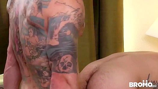 Brad Powers Steaming Feet Worship – Crazy Bromance Action! – GayXXXtube 18+