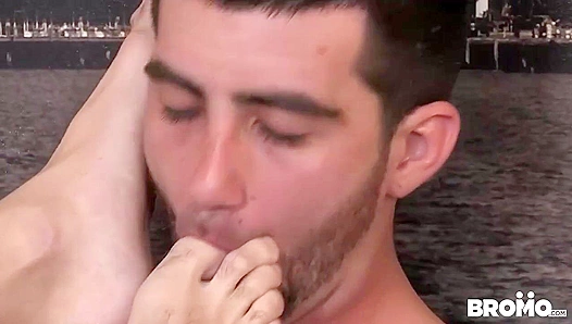 Brad Powers Steaming Feet Worship – Crazy Bromance Action! – GayXXXtube 18+