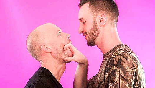 Jake Lawrence Takes On JV Marx Massive Load In Hot Pink Studio – GayPound 18+