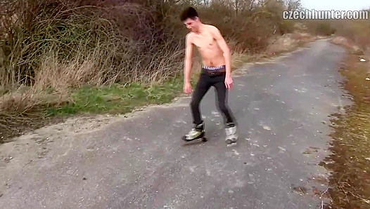 Hung Horny: Outdoor Threesome Action with Ripped Twinks – XXX Gay 18+