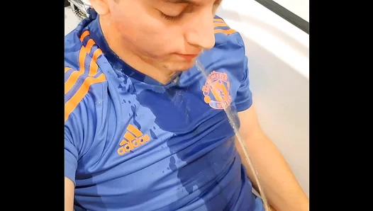 Cute Euro Twink Pees Cums Hard in Steamy Solo Session – Amatuer 18+