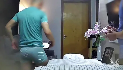 Bisexual Rookie Gets Massaged Then Sucks Off Horny Client – SteamyGaySessions