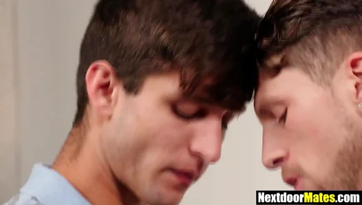Hunk-on-Hunk Heat: Jock Takes Bareback Pleasure from Rugged Mechanic – Steaming Gay