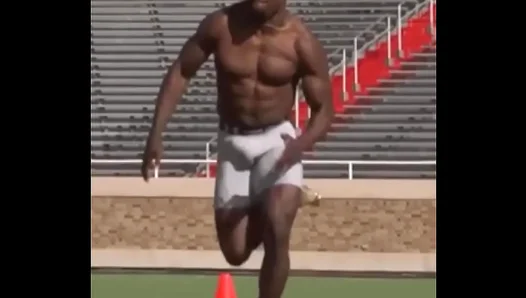 Sweat-Drenched Runner Shows Off Huge Hard-on During Horny Jog – 18+
