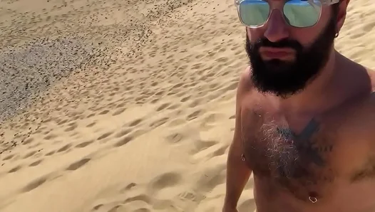 Hot Handjob Encounter Among the Maspalomas Dunes – Public Gay Fun 18+
