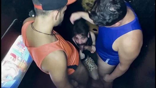 Chasing Thrills: Kinky Fun in Crowded Gay Sex Booths – Pinto Grosso