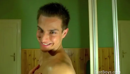Pierre Flexes Ripped Physique in Hot Solo Cam Show – Full Display