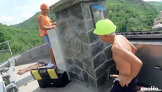 Hard Hats Harder Cocks: Dee and Duncan Heat Up the Rooftop – GayPornHub 18+