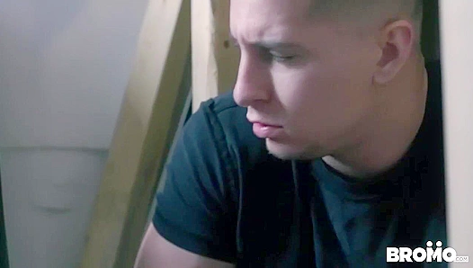 Fit Stud Bo Sinn Stretches Him Wide With Thick Dick – BromoUSA 18+