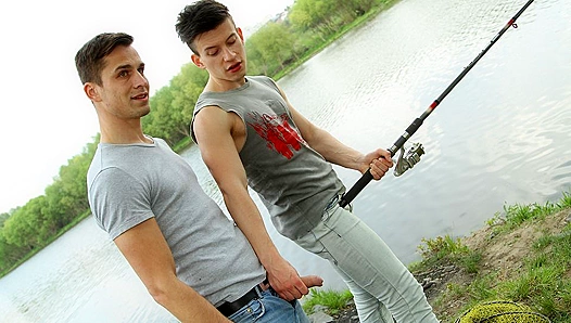 Bareback Adventures by the River: Twink Duo Fucks Under the Sun – RiversideTwinks 18+