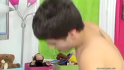 BrendanTyler LucasSky Swap Blowjobs Like Sweet Candy – Naughty Twinks 18+