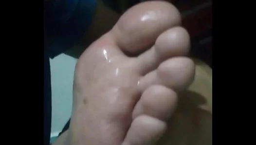 Sole Worship Gone Wild: Hot Foot Kissing in Steamy Gay Scene – 18+