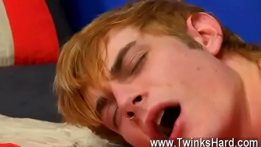 Uber-Cute Twink Takes Center Stage in Steaming Hot Gay Teen Action – 18+