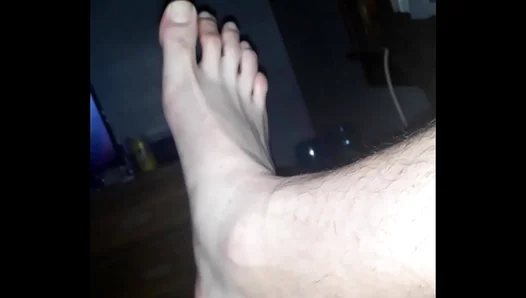 Big-Footed Amateur Twinks While Jerking Off – Steamy Solo Gay Scene 18+