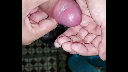 Hot Solo Action: Guy Jizzes Hard in Steamy Bathroom Masturbate Sesh – SoloBoy 18+