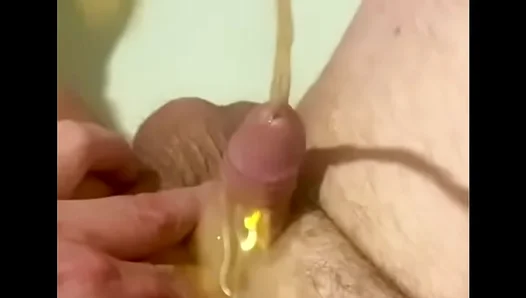 POV Piss Play: Amateur Dude Sips Swallows Live Stream – Gay XXX