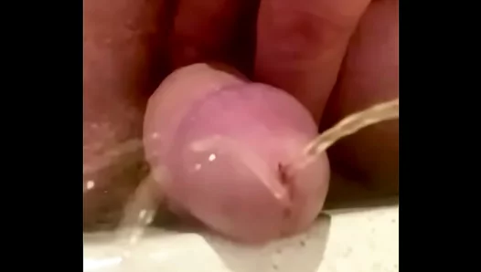 Intimate Close-Up: Small-Cock Guy Takes a Leaky Load – Amateur Gay Fun