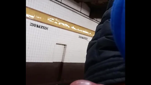 Young Black Guy JERKS OFF in PUBLIC — EARLY MORNING CUM SHOT SOLO! – 18+