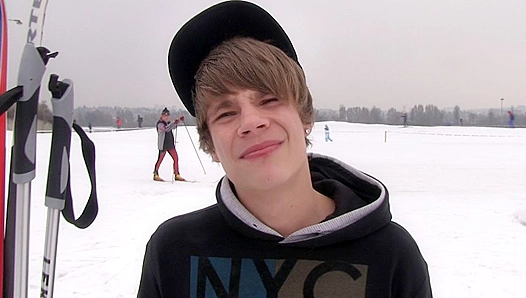 Bieber Doppelgnger Takes Cum Shot Deep Stretch – XXXGay 18+