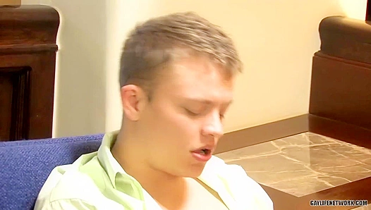 Job Interview Gone Wild: Nathan Stratus Takes It from Micah Andrews – GayPornX 18+