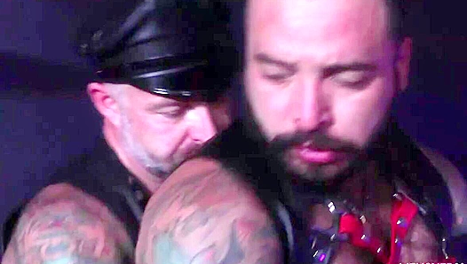Leather Daddy Deeply Fucks Julian Torres Tight Hole – MuscleBear Montreal Action