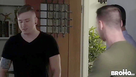 Bareback Rumble: Brandon Evans Gage Unkut Go Hard In Wild Anal Ride