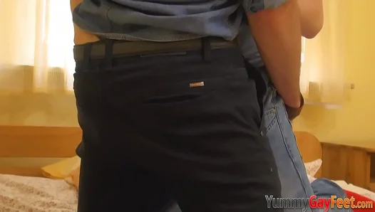 Paul Blasts Jizz on Dudes Soles Post Wild Bareback Ride – HD