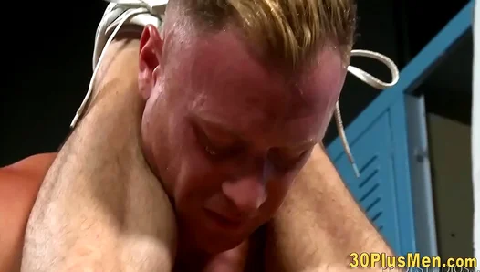 Hardcore Jock Action: Deep Throats Rough Sex in Lockers – GayScene 18+