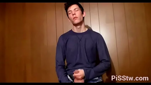Pissy Play Heaven: Jock Craves Hard Bareback Action With Horny Twinks – 18+