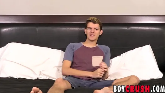 Max Rose Gets Hard On Camera — Hot Solo Jack Session Mid-Interview – GayPornScene