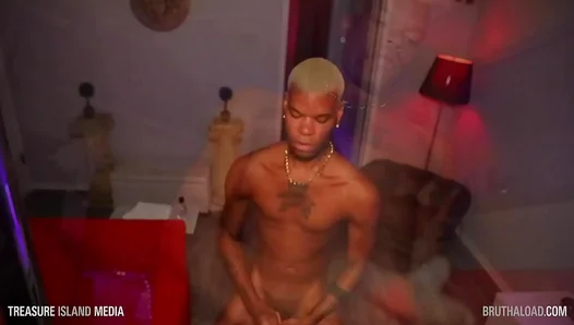 Slim ebony stud flaunts insane self-suck skills — solo gay mastery
