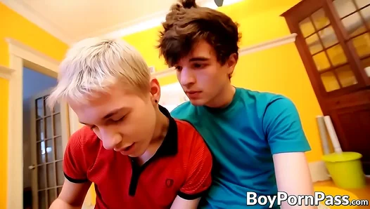Twink Takes It All: Blowjob to Bareback anal Madness – GayXXXScene