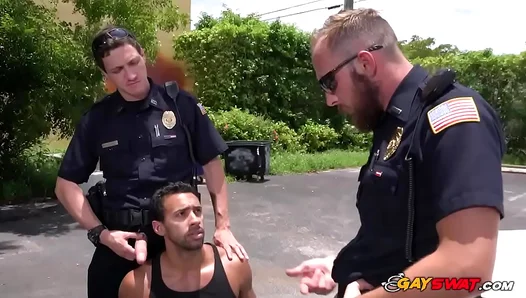 Huge Hunk Devours Giant Black Cock in Steamy Interracial Massage Session – 18+