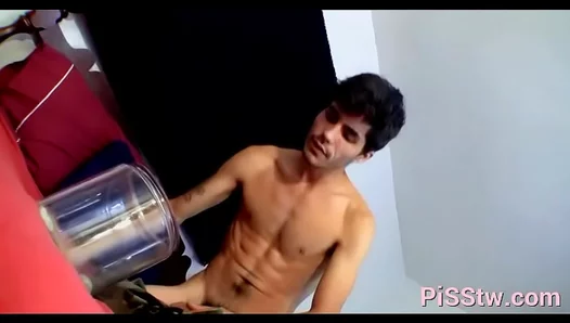 Smokey Heat: Smooth Chef Sucks Thick Meat with Wild Blowjob Skills – GayHustler 18+