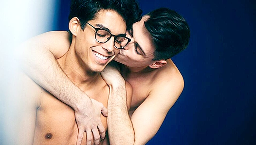 Nico Leon Goes Wild for Raw Anal Action on a Giant Bed – CockyBoys
