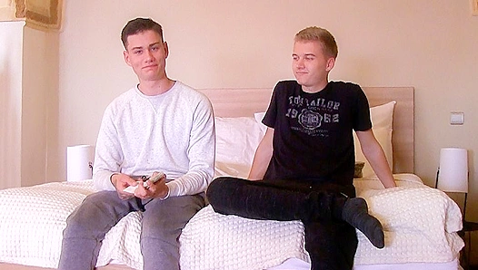 Czech Heat: Hot Amateurs Go Wild in Steamy Naked Threesome – XXX Gay