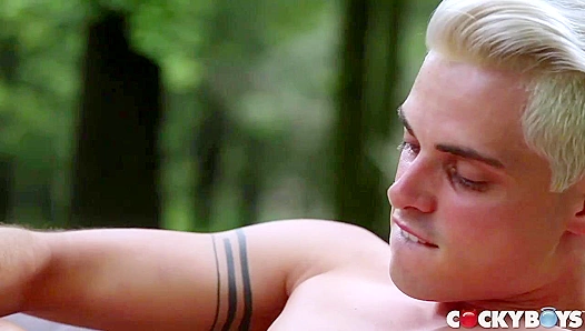 Hot Summer Heat: Austin Bens Steamy Gay Encounter – CockyBoys 18+