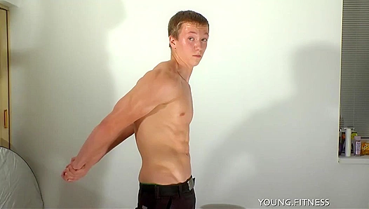 Ripped Twink Shows Off His Hot Sculpted Physique – EastBoys 18+
