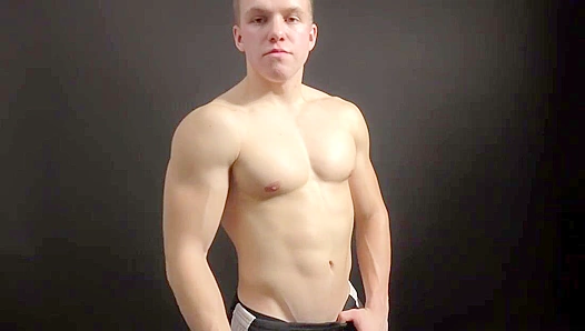 Muscle God Shows Off His Ripped Physique Just For You – EastBoys Seduction
