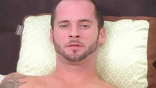 Tattooed Mack Masters Unleashes Solo Heat – Steamy Gay Performance