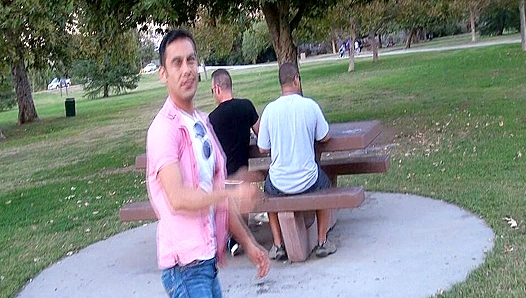 Mystery Muscle Guy JERKS OFF Hidden in the PARK – Raw Gay Voyeur Clip