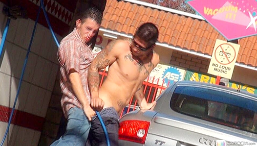 Butt Bandits Get Filthy at the Car Wash – Mario Montanas Steamy Encounter – GayXXX