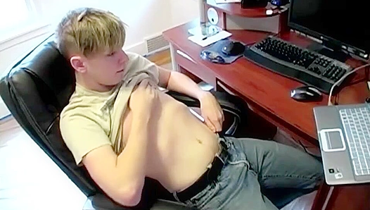 Wild Jackoff Session: Kinky College Guy Fucks Himself Raw – BoyzParty