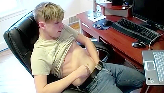 Wild Jackoff Session: Kinky College Guy Fucks Himself Raw – BoyzParty