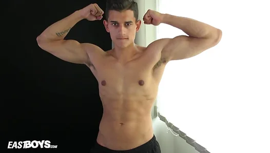 Breno Gomes Flexes Hard — Watch This Hot Hunks Sexy Muscle Display – GayPulse 18+
