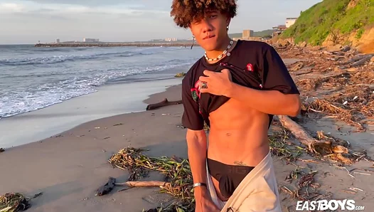 Colombian Muscle Stud Flexes Hard Before Revealing His Thick Cock – Fresh Meat